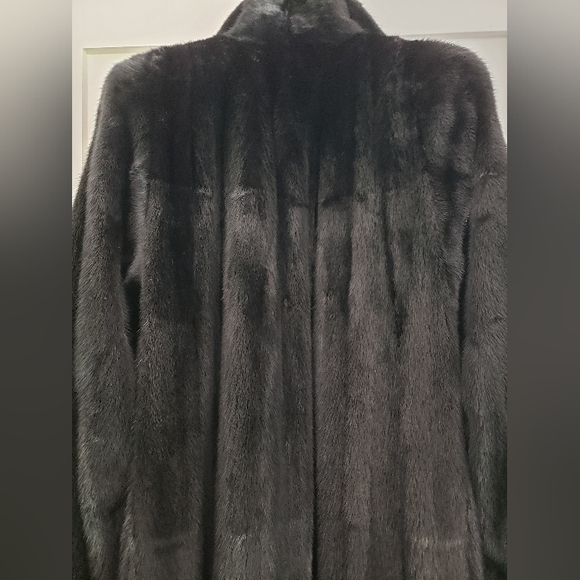 Genuine Black Canadian Mink Coat, Size 10/12, lovingly used - Picture 9 of 16